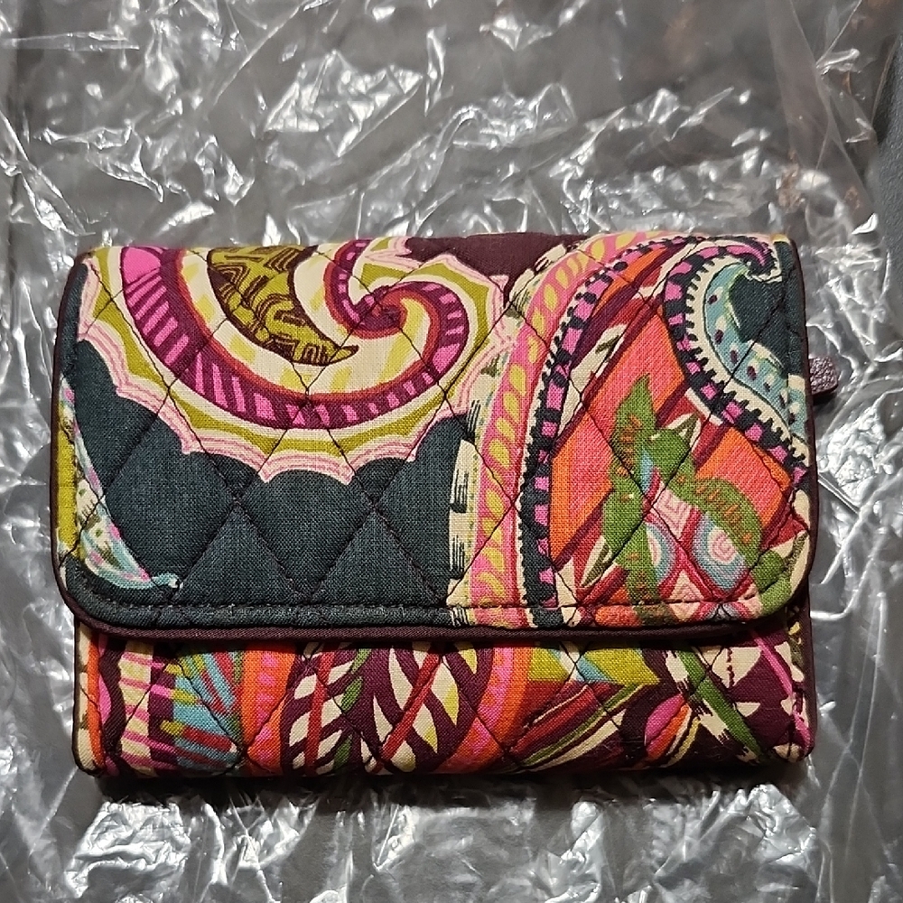 Vera Bradley Iconic RFID Riley Compact Wallet Heirloom Paisley Pattern
